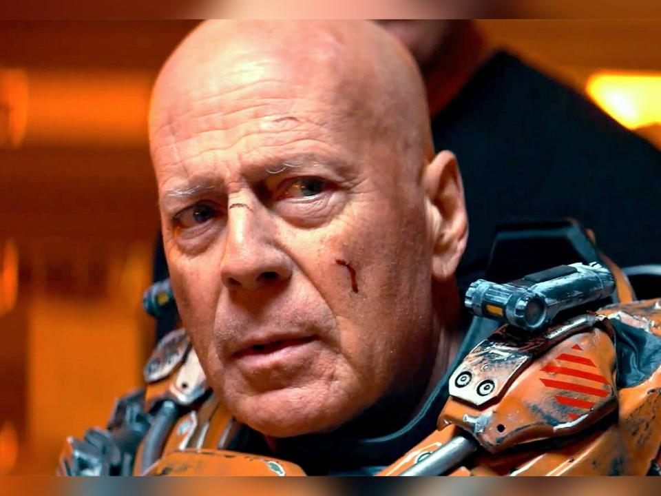 Angeschlagen, nicht nur im Film: Bruce Willis in "Cosmic Sin". (Bild: imago images/Prod.DB)
