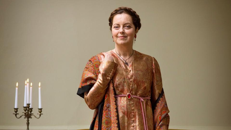 Greta Scacchi as Countess Natalya Rostova.