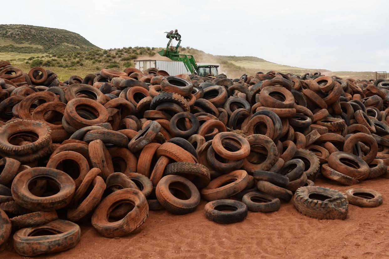 Rubber mulch is made of old worn-out tires. While that might sound like a great way to recycle, studies have shown that this abominable mulch leaches heavy metals such as cadmium, chromium, aluminum and zinc into the ground. It also provides plants with zero nutrients.