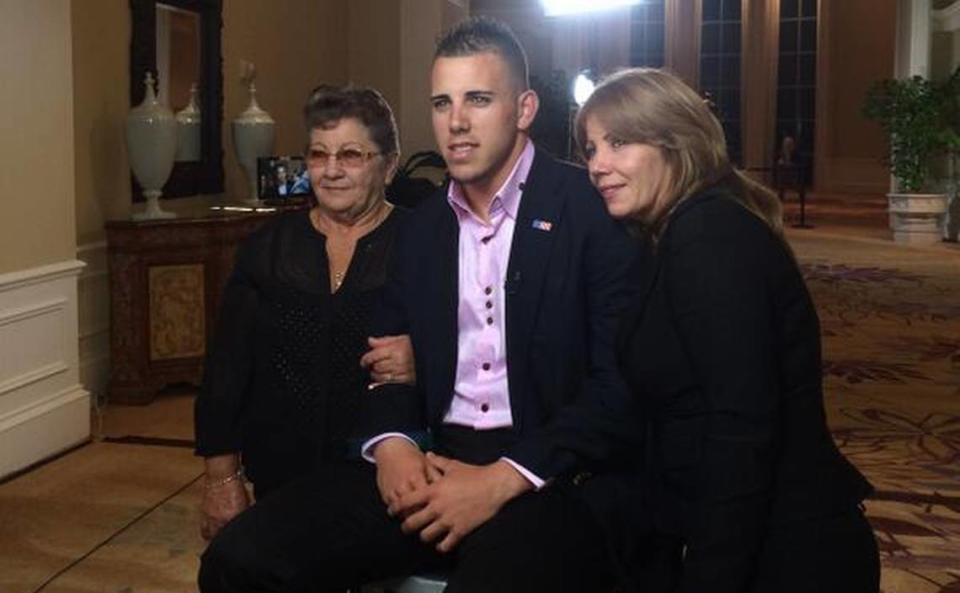 2013 National League Rookie of the Year Jose Fernandez poses with his grandmother, Olga Fernandez Romero, left, and his mother, Maritza Gomez Fernandez.