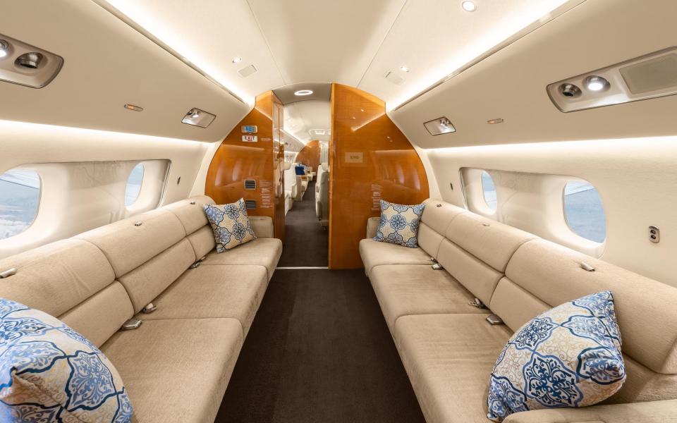 private jet interior - Helmut Harringer