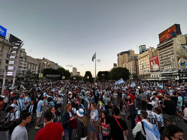 Hinchas en el banderazo del Obelisco