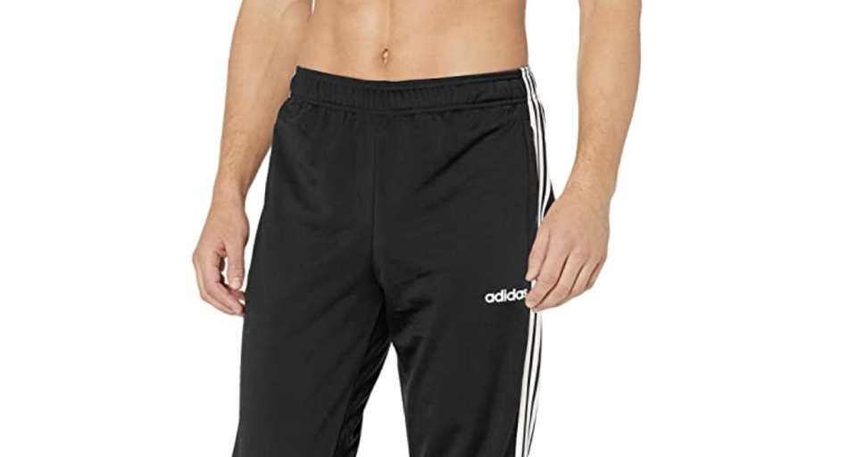 Essentials Pantalones Adidas de 3 Rayas para Hombre. Foto: Amazon.com.mx. 