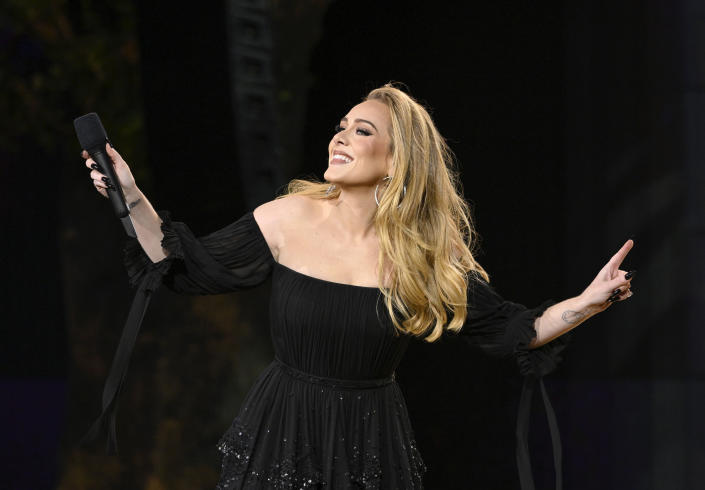 LONDRES, ANGLETERRE - 02 JUILLET : Adele se produit sur scène alors qu'American Express présente BST Hyde Park à Hyde Park le 02 juillet 2022 à Londres, en Angleterre.  (Photo de Gareth Cattermole/Getty Images pour Adele)