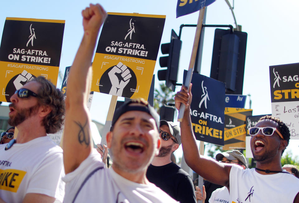 LOS ANGELES, CALIFORNIA - NOVEMBER 08: SAG-AFTRA members and supporters chant outside Paramount Studios on day 118 of their strike against the Hollywood studios on November 8, 2023 in Los Angeles, California. A tentative labor agreement has been reached between the actors union and the Alliance of Motion Picture and Television Producers (AMPTP) with the strike set to end after midnight. (Photo by Mario Tama/Getty Images)