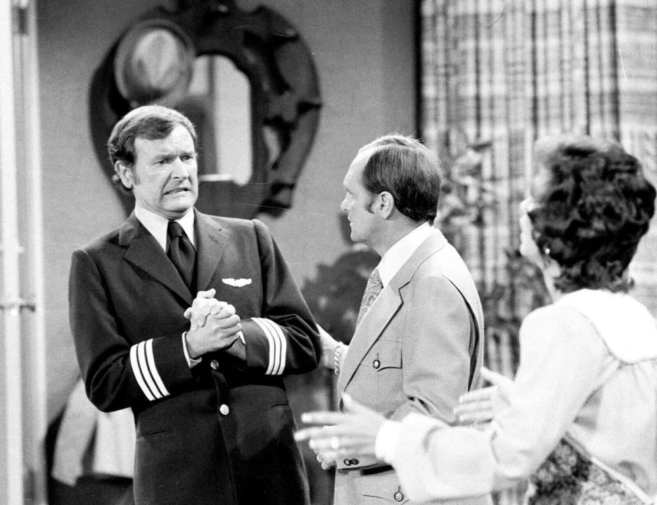 <span><span>Bill Daily, Bob Newhart and Suzanne Pleshette</span><br><span>MoviestillsDB</span></span>