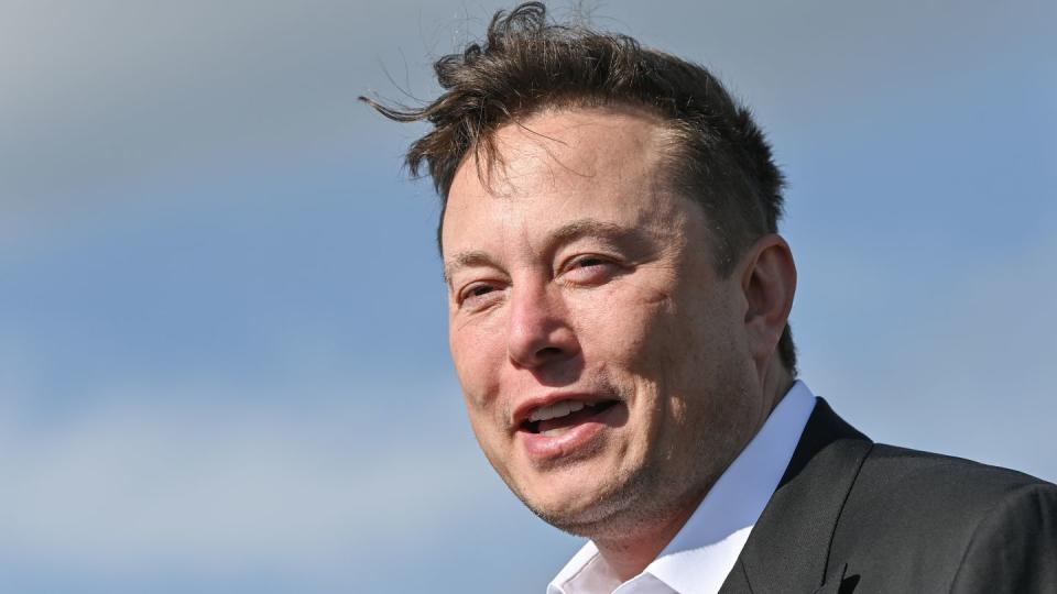 Hat nach einem guten Börsen-Tag 7,2 Milliarden Dollar mehr: Tesla-Chef Elon Musk.