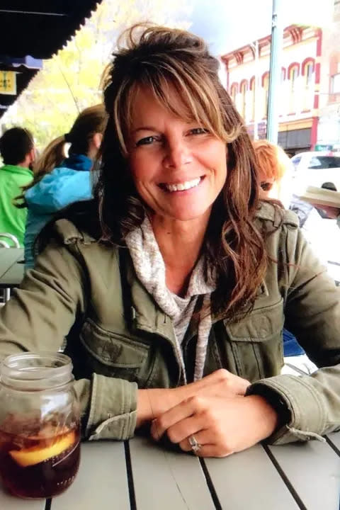 Suzanne Morphew sitting at a table