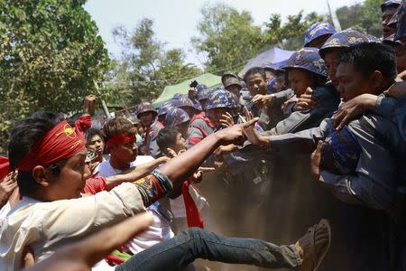Police clash with student protesters during a protest in Letpadan March 10, 2015. REUTERS/Soe Zeya Tun