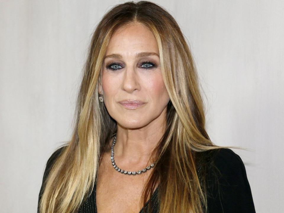 Sarah Jessica Parker hat ihren Stiefvater unerwartet verloren. (Bild: Tinseltown/Shutterstock)