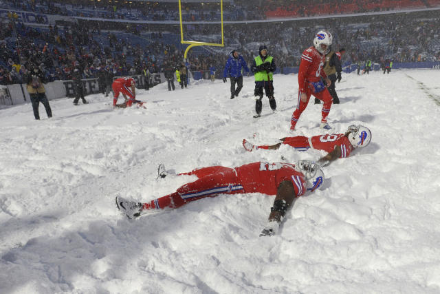 Sunday's Historic Snowy Game Is Why Buffalo Has the NFL's Worst and Most  Awesome Weather