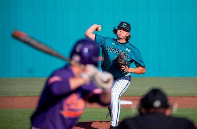 UNIVERSITY OF SOUTH CAROLINA BASEBALL - Clemson rally in 7th to