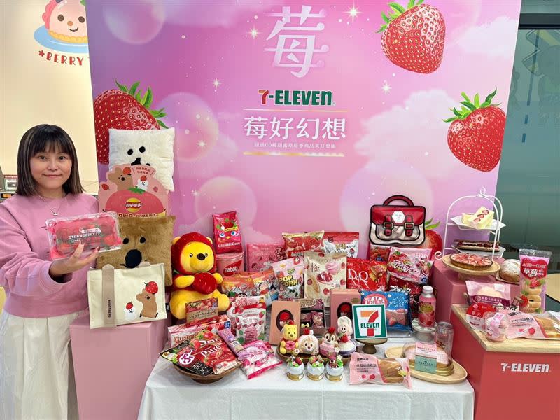 凍莓條！7-ELEVEN「莓好幻想」草莓季蒐羅逾60款限定新品。（圖／超商業者提供）