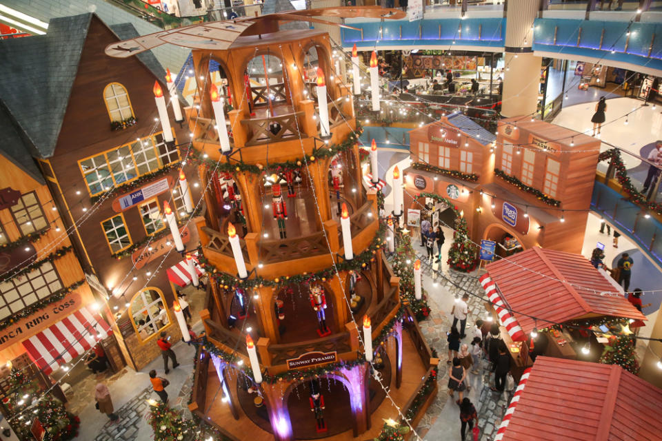 Christmas decorations brighten up Sunway Pyramid this festive season. — Picture by Choo Choy May