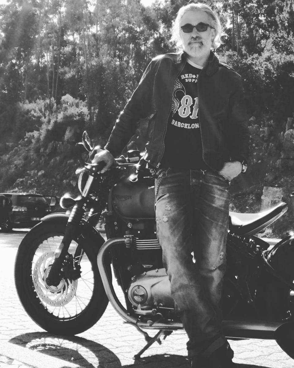 <p>El cocinero se vio obligado a vender todas sus propiedades, incluida su famosa moto Harley Davidson, a la que llamaba La Pequeña. Ahora se mueve en una motocicleta que le ha cedido una marca comercial. (Foto: Instagram / <a rel="nofollow noopener" href="http://www.instagram.com/sergiarola/?hl=es" target="_blank" data-ylk="slk:@sergiarola;elm:context_link;itc:0;sec:content-canvas" class="link ">@sergiarola</a>). </p>