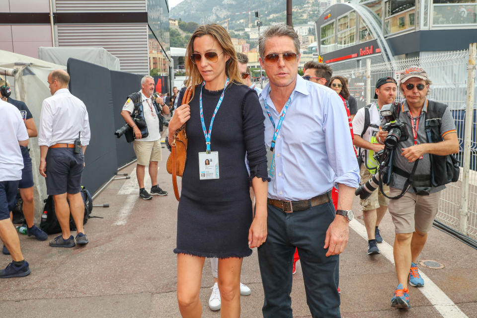 Hugh Grant und  Anna Eberstein bei ihrem ersten Auftritt als Ehepaar in Monte Carlo