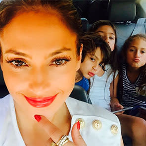 El cariñoso ‘photobomb’ de Max y Emme, los mellizos de Jennifer Lopez