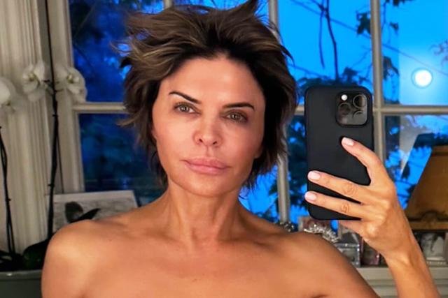 Lisa Rinna Porn - Lisa Rinna Strips Down for Cheeky Nude Instagram Photo: 'Got a Spray Tan'