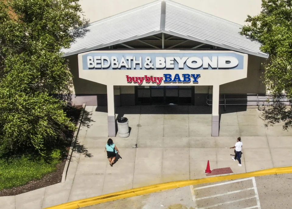 Bed Bath & Beyond CFO commits suicide in New York