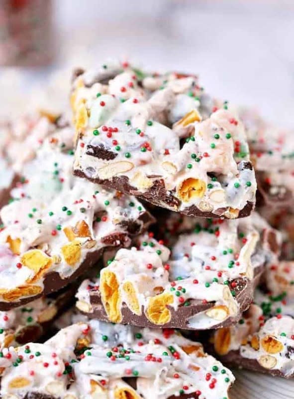 White Chocolate Pretzel Crockpot Christmas Candy! - Lemon Peony