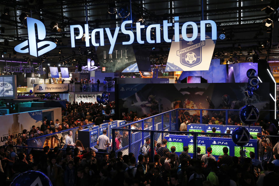 Visitors play games on PlayStation 4 (PS4) at the Paris Games Week, a trade fair for video games in Paris, France, October 28, 2015. Paris Games week will run from October 28 to November 1, 2015. REUTERS/Benoit Tessier