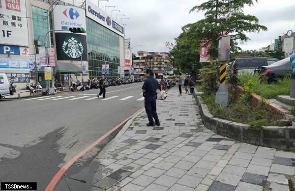 南投警方啟動車不停讓行人大執法。(圖：南投縣警察局提供)