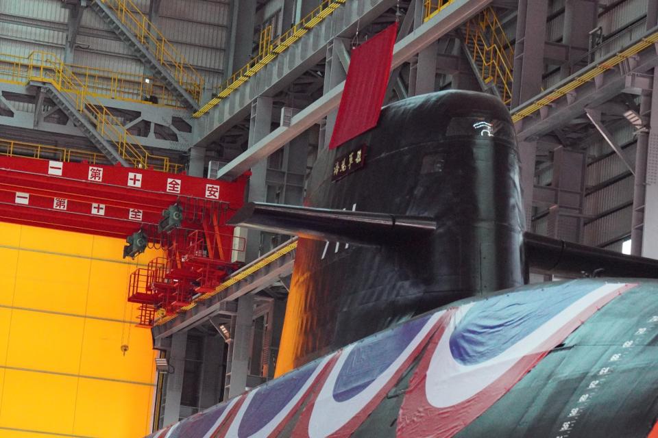 美、英、南韓與日本等7個國家，默默支持台灣IDS潛艦建造，也承受來自中國干預的壓力，圖為首艘原型艦海鯤潛艦2023.9.28舉行下水暨命名典禮。郭宏章攝