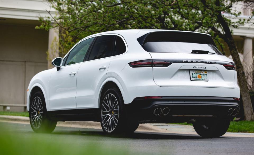 <p>2019 Porsche Cayenne S</p>