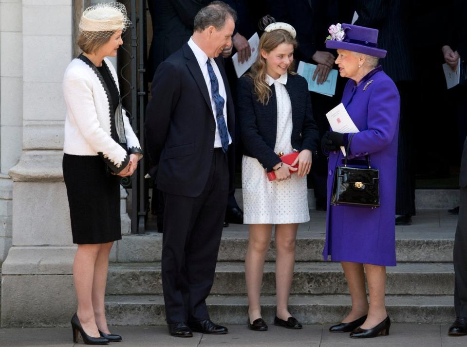 Queen Elizabeth II speaks to (L-R) Serena Armstrong-Jones, David Armstrong-Jones and Margarita Armstrong-Jones as they leave a Service of Thanksgiving for the life and work of Lord Snowdon at Westminster Abbey on April 7, 2017 (Getty Images)