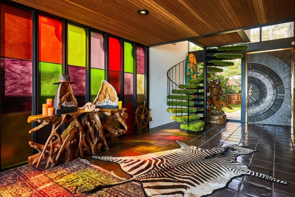 La Costa Beach House - Foyer - Malibu - Spiral Staircase