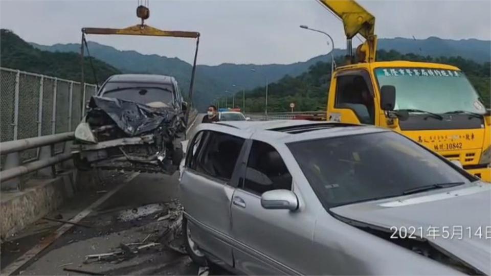 瑞芳轎車衝下邊坡　平溪逆向超車撞對向車輛