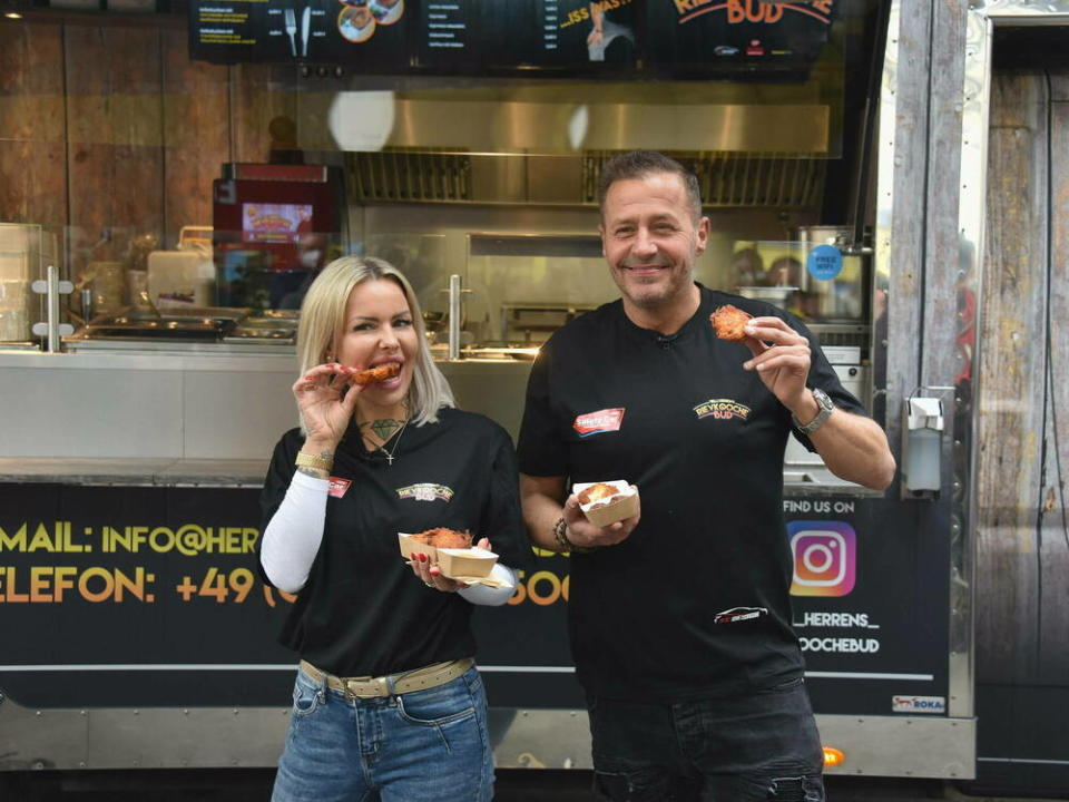 Desiree Hansen und Willi Herren vor dem gemeinsamen Foodtruck 