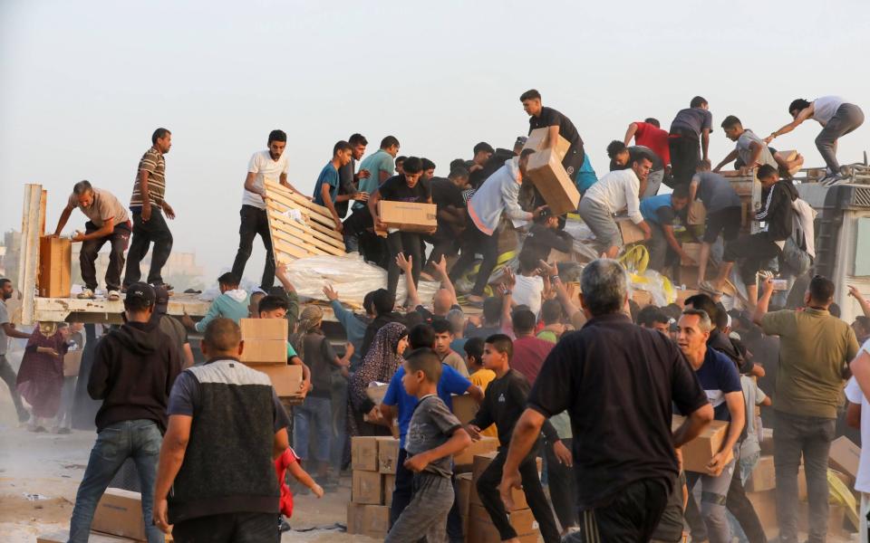 International aid arrives from the US-built Trident Pier