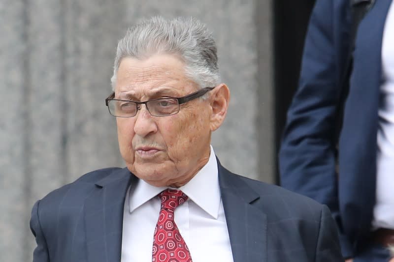 FILE PHOTO: Former New York Assembly Speaker Sheldon Silver leaves federal court after his sentencing hearing following his conviction on federal corruption charges in Manhattan