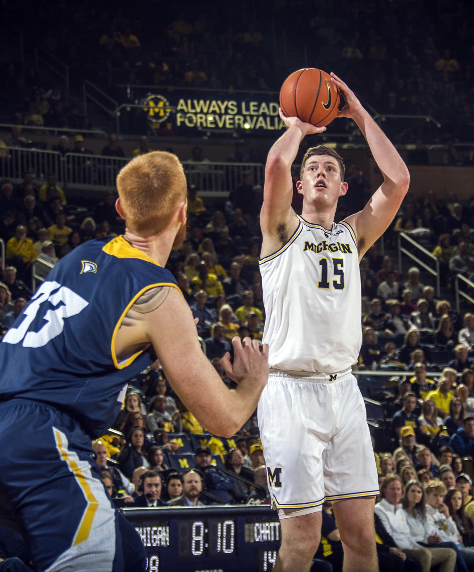 Michigan center Jon Teske (15) attempts a jump shot while defended by Chattanooga center Thomas Smallwood (33) in the first half of an NCAA college basketball game at Crisler Center in Ann Arbor, Mich., Friday, Nov. 23, 2018. (AP Photo/Tony Ding)