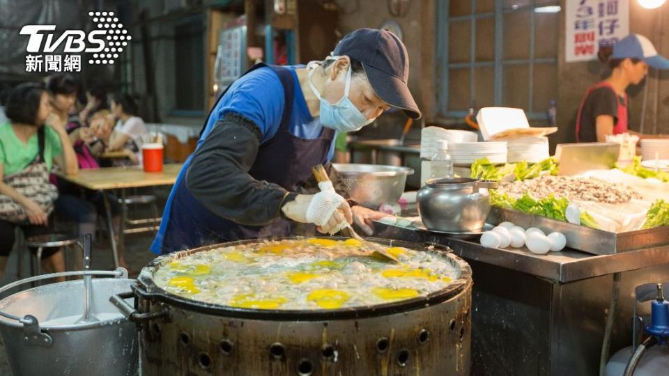 在台中，有些蚵仔煎會加空心菜。（示意圖／shutterstock達志影像）