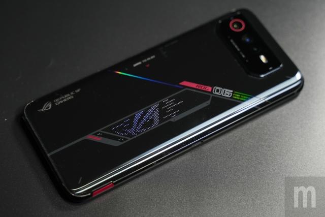 ROG Phone 6市售版動手玩，在既有遊戲效能、操控輔助設計持續突破