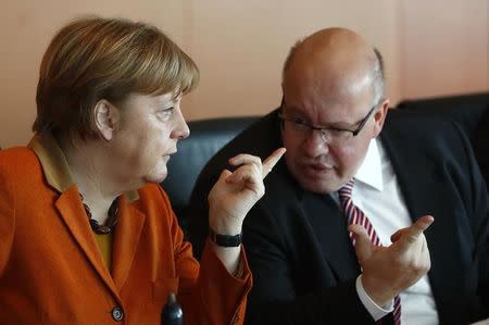 German Chancellor Angela Merkel and head of the chancellery Peter Altmeier before cabinet meeting at the chancellery in Berlin, Germany, March 15, 2017. REUTERS/Fabrizio Bensch