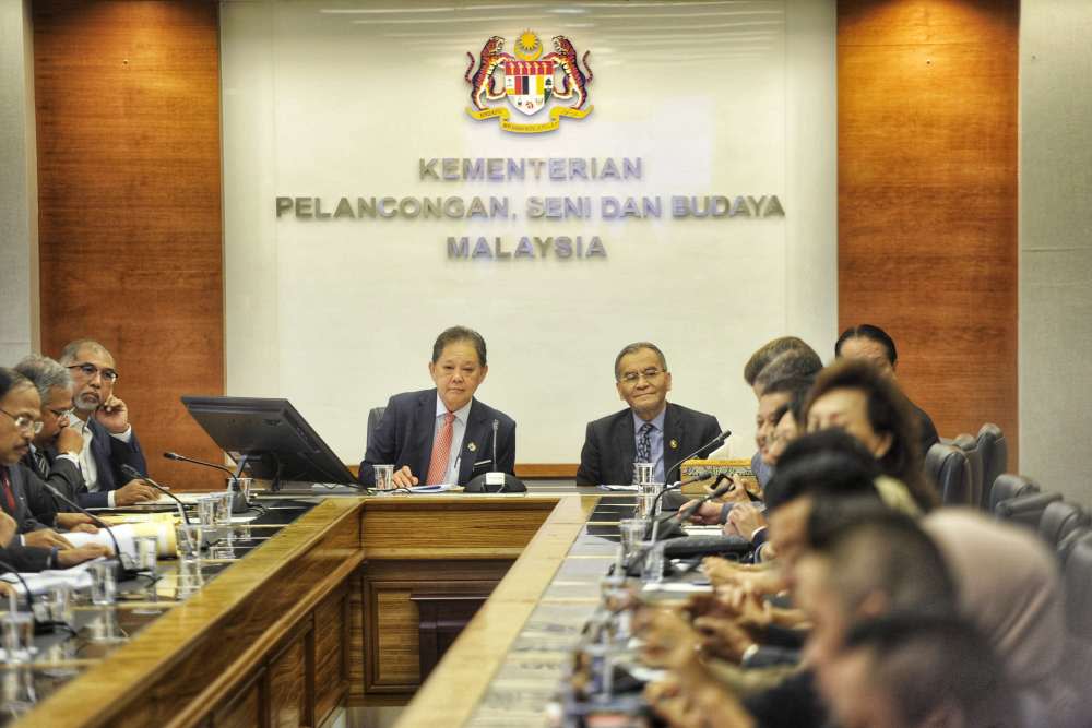 Health Minister Datuk Seri Dzulkefly Ahmad and Tourism Minister Datuk Mohammadin Ketapi chair a special meeting and briefing session in Putrajaya January 28, 2020. ― Picture by Shafwan Zaidon