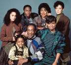 <b>Cosby Show</b><br><br> La famille Huxtable au complet : Denise (Lisa Bonet), Theo (Malcolm-Jamal Warner), Clair (Phylicia Rashad), Sonda (Sabrina Le Beauf), Rudy (Keshia Knight Pulliam), Cliff (Bill Cosby) et Vanessa (Tempestt Bledsoe).