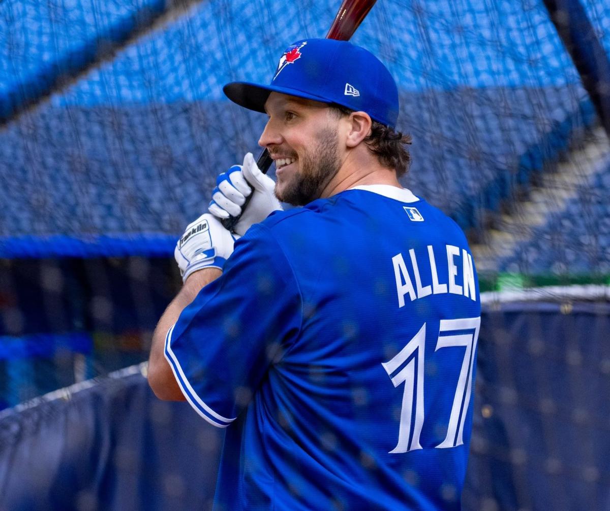 WATCH: Bills QBs, Josh Allen take swings at Blue Jays game