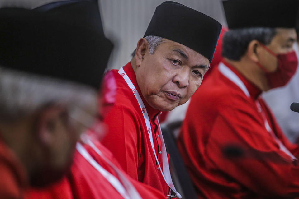 Umno president Datuk Seri Ahmad Zahid Hamidi also reiterated that its MPs have rescinded their support for Tan Sri Muhyiddin Yassin to lead the government, following the statement by Istana Negara denying that the Agong had assented to revoke the Emergency Ordinances as claimed by the government. ― Picture by Hari Anggara