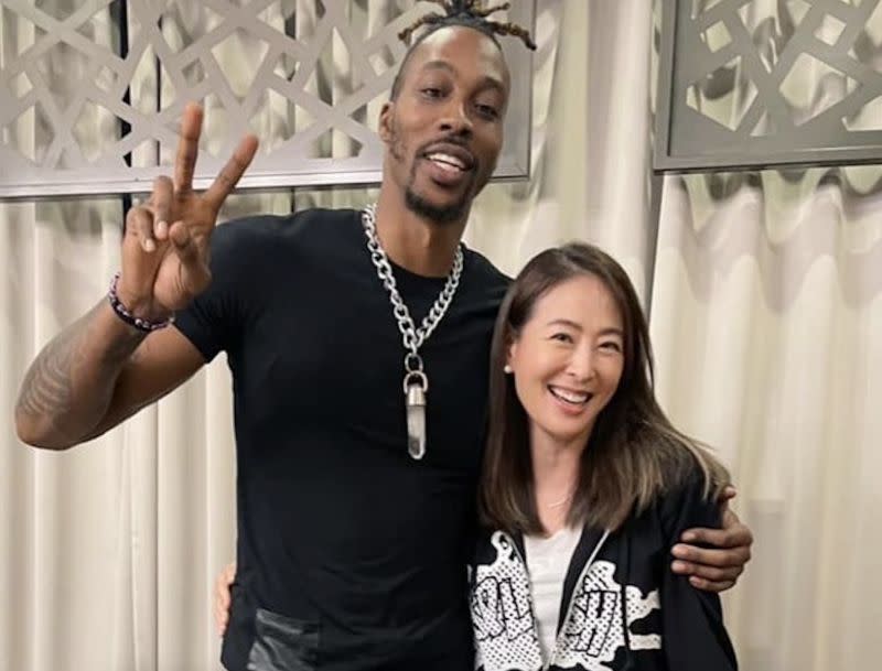 ▲「魔獸」霍華德（Dwight Howard）和女星賈永婕合照意外引起熱議。（圖／翻攝自臉書粉專「賈永婕的跑跳人生」）