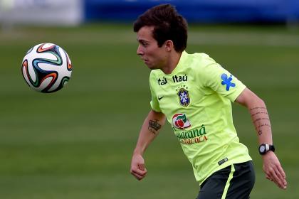 Bernard works out during Brazil's training session at Granja Comary. (Getty Images)