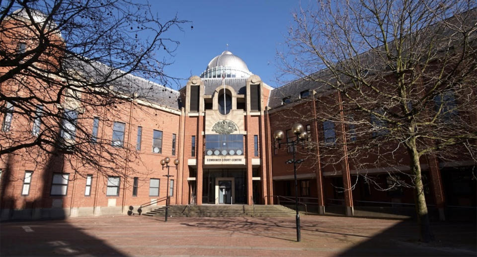 The front entrance of Hull Crown Court.