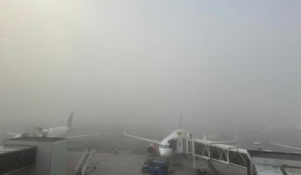 Aeropuerto José María Córdova está cerrado por la neblina. Imagen: Valora Analitik.