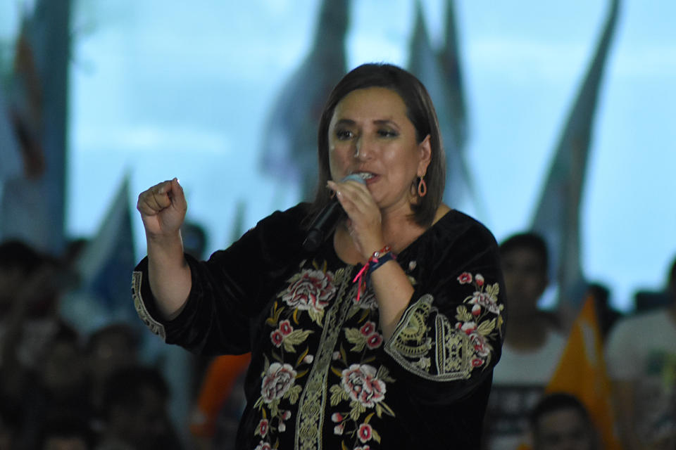 CIUDAD DE MÉXICO, MÉXICO - 13 DE JUNIO: Xóchitl Gálvez Ruiz, candidata de la coalición México al Frente, habla durante una reunión cívica como parte de la campaña electoral de Ricardo Anaya en el Deportivo Plan Sexenal el 13 de junio de 2018 en la Ciudad de México, México. (Foto de Carlos Tischler/Getty Images)