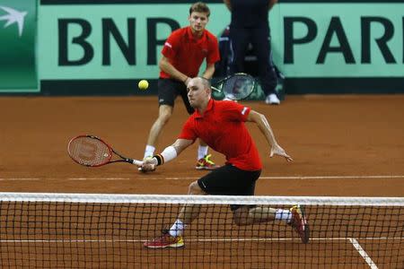 Tennis - Belgium v Great Britain - Davis Cup Final - Flanders Expo, Ghent, Belgium - 28/11/15 Men's Doubles - Belgium's Steve Darcis and David Goffin in action during their match against Great Britain's Andy Murray and Jamie Murray Action Images via Reuters / Jason Cairnduff Livepic