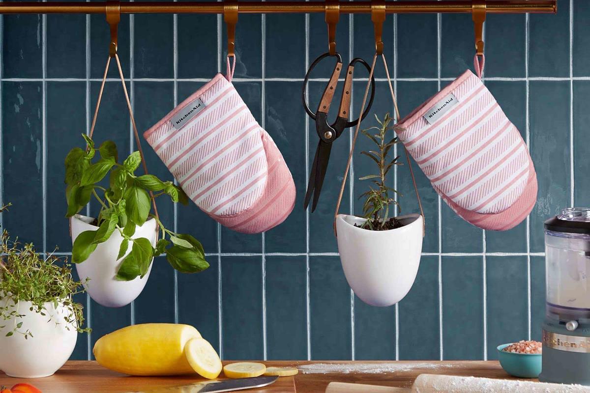 KitchenAid's Oven Mitts Are So 'Perfect,' Shoppers Are Buying Multiple Sets