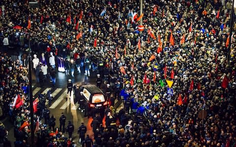 People take part in procession following the coffin of Pawel Adamowicz - Credit: AGENCJA GAZETA